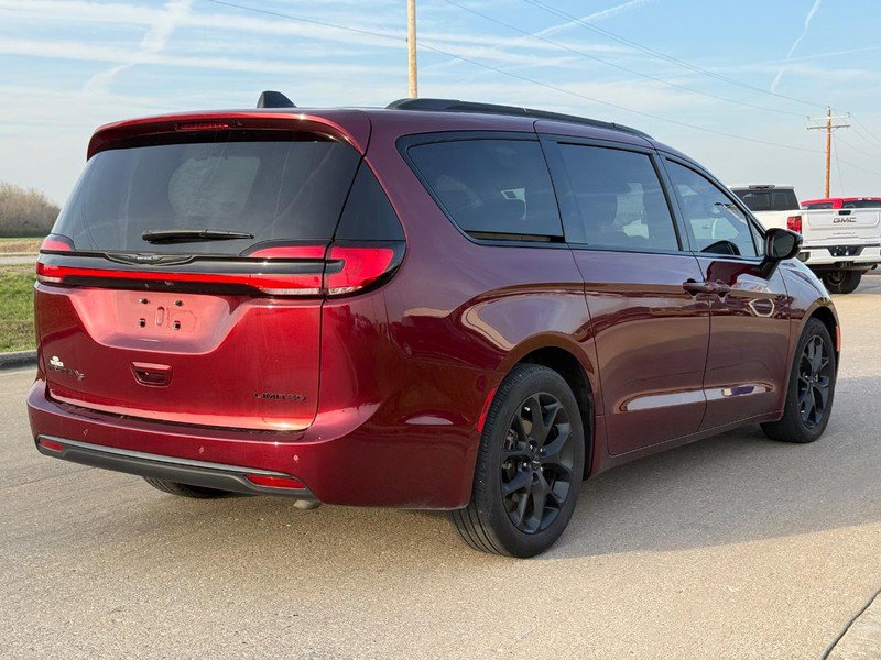 Used 2023 Chrysler Pacifica Limited w/ S Appearance Package image 5