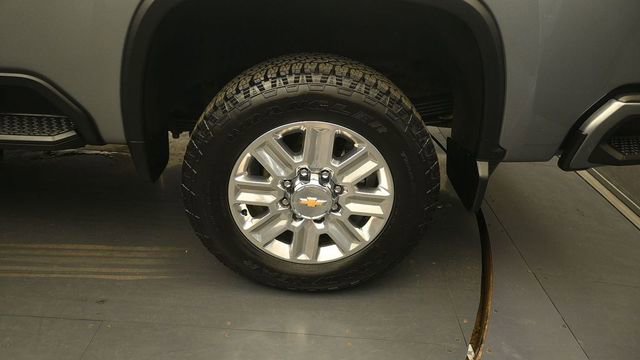 Used 2024 Chevrolet Silverado 2500 High Country w/ High Country Premium Package AWD/4WD image 9