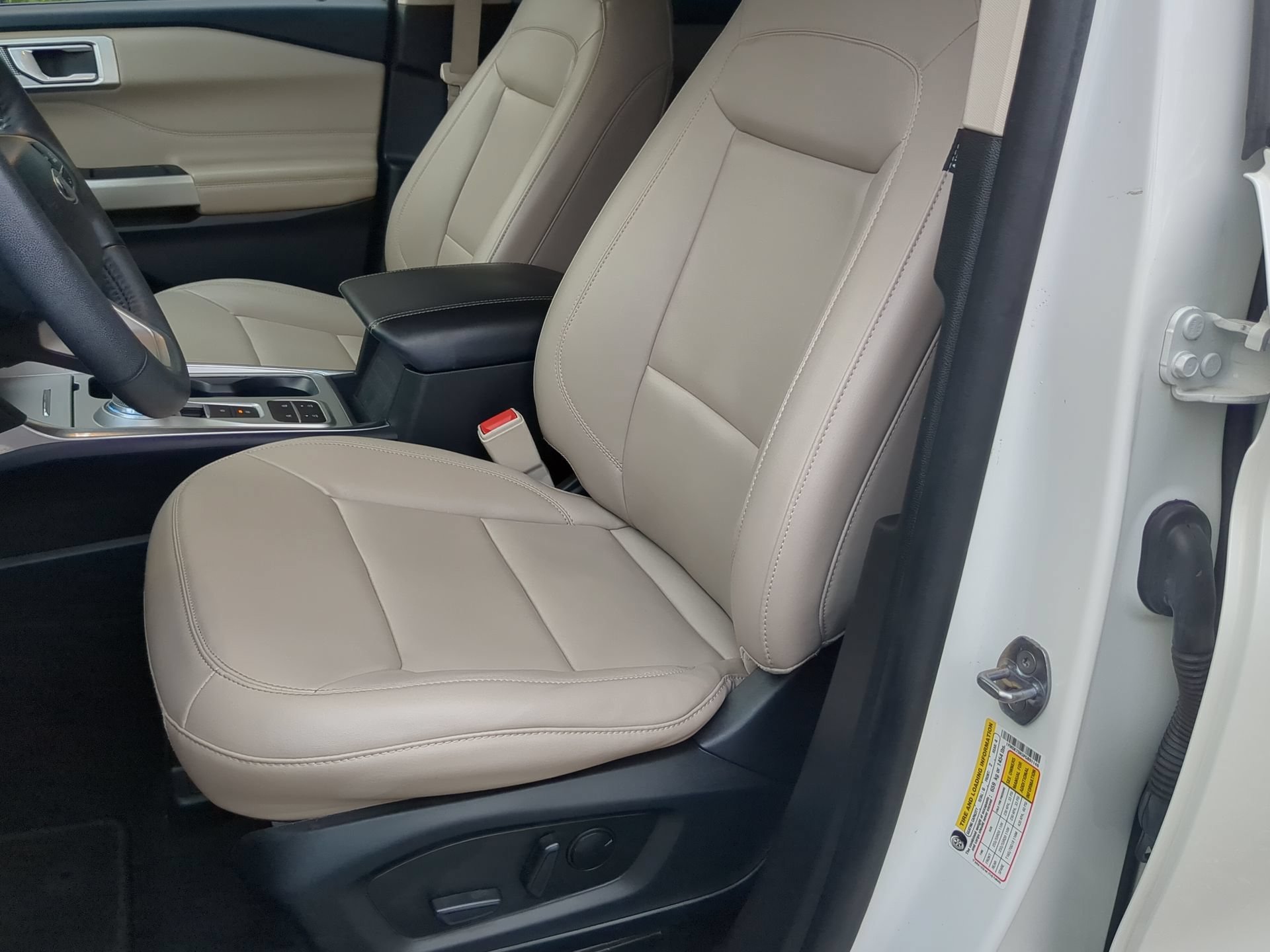 Certified 2023 Ford Explorer XLT w/ Equipment Group 202A RWD image 59