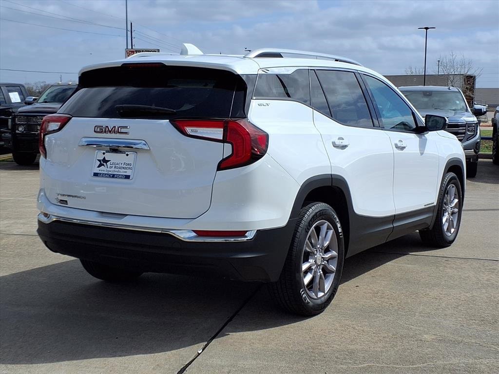 Used 2023 GMC Terrain SLT image 2