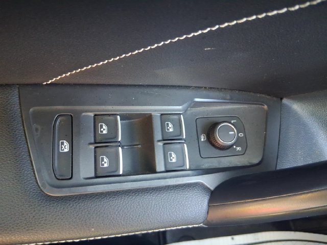 Used 2023 Volkswagen Tiguan SE FWD image 32