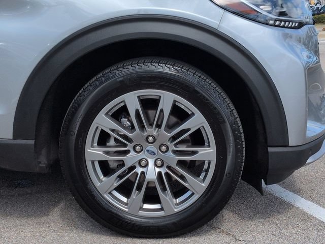 Certified 2025 Ford Explorer Platinum AWD/4WD image 11