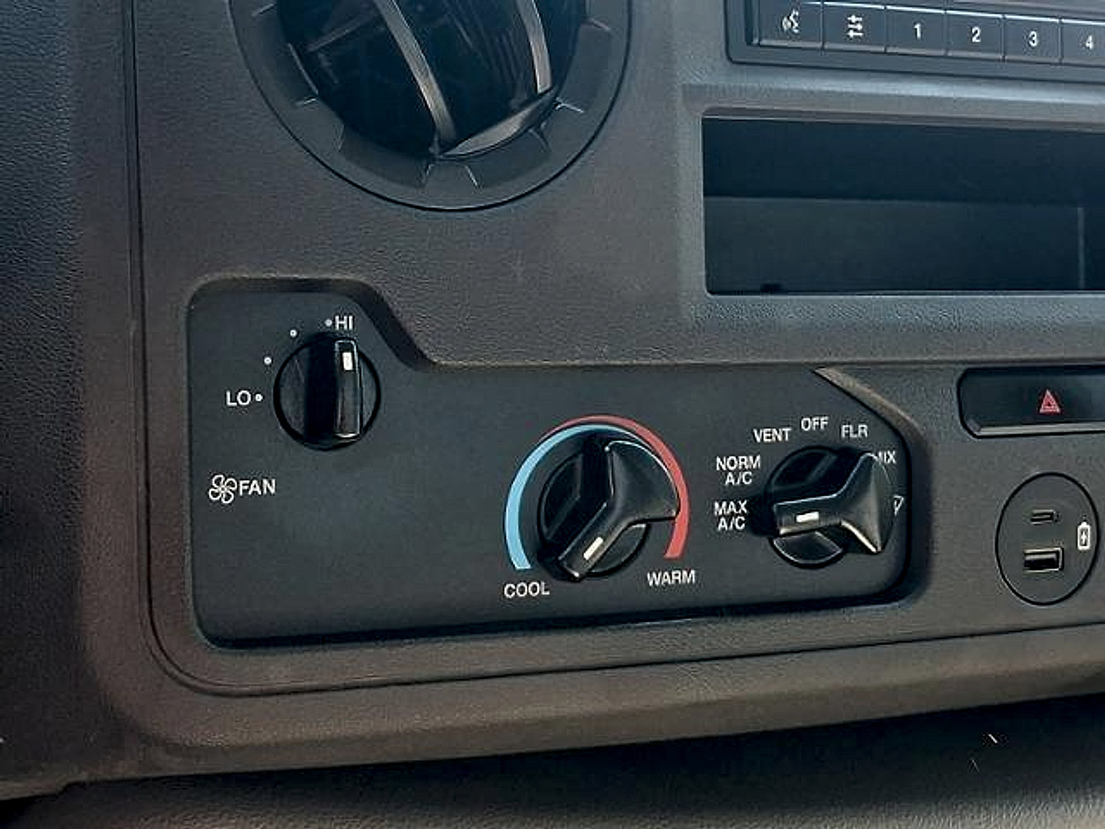 Certified 2022 Ford E-350 and Econoline 350 Super Duty w/ Power Windows & Locks Group RWD image 17