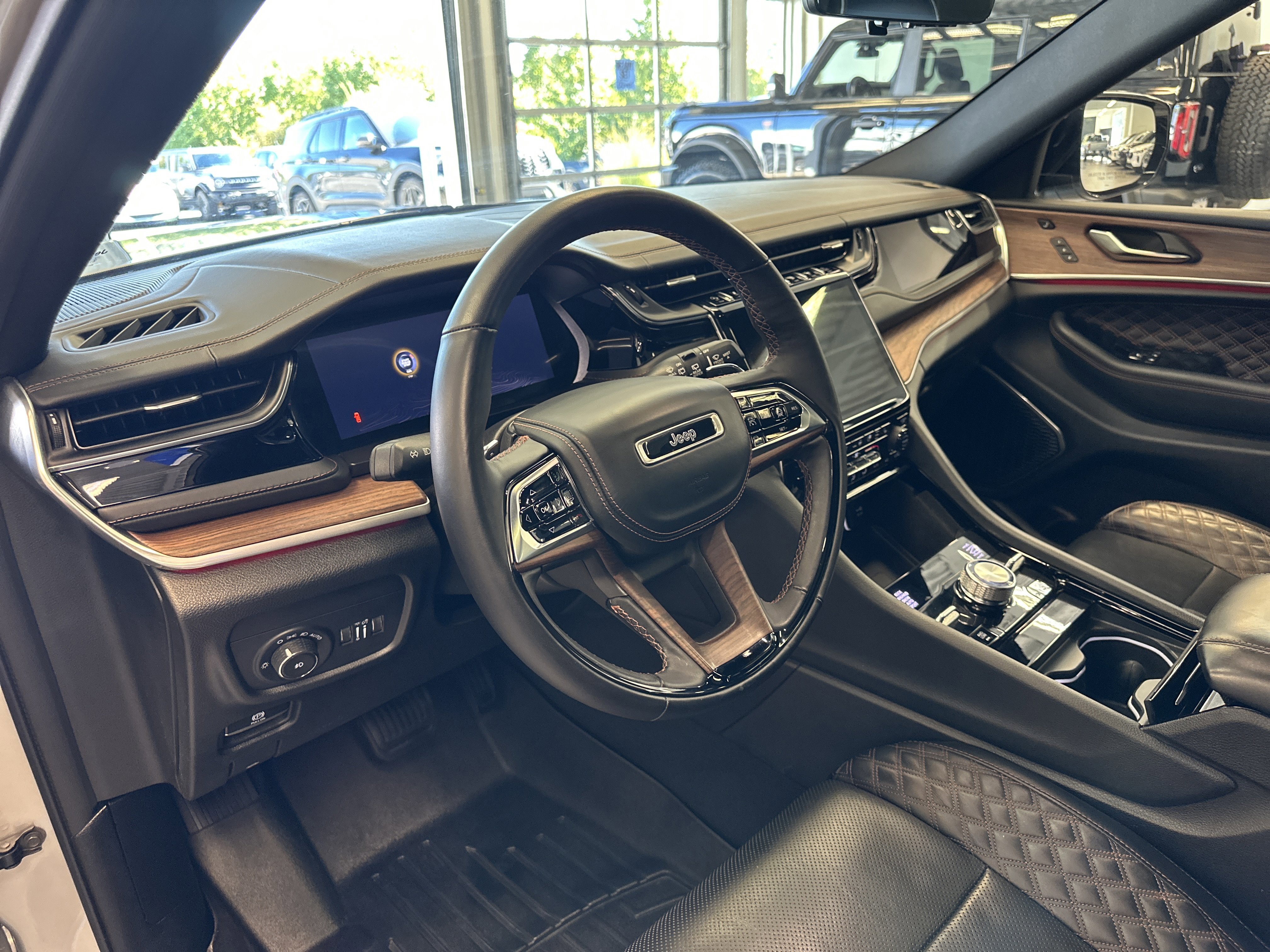 Used 2022 Jeep Grand Cherokee L Summit w/ Advanced Protech Group IV image 27