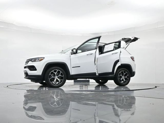 Used 2024 Jeep Compass Latitude image 52