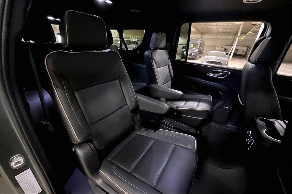 Used 2023 Chevrolet Suburban Premier image 25
