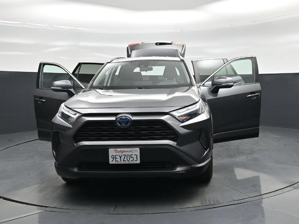 Used 2022 Toyota RAV4 XLE AWD/4WD image 30