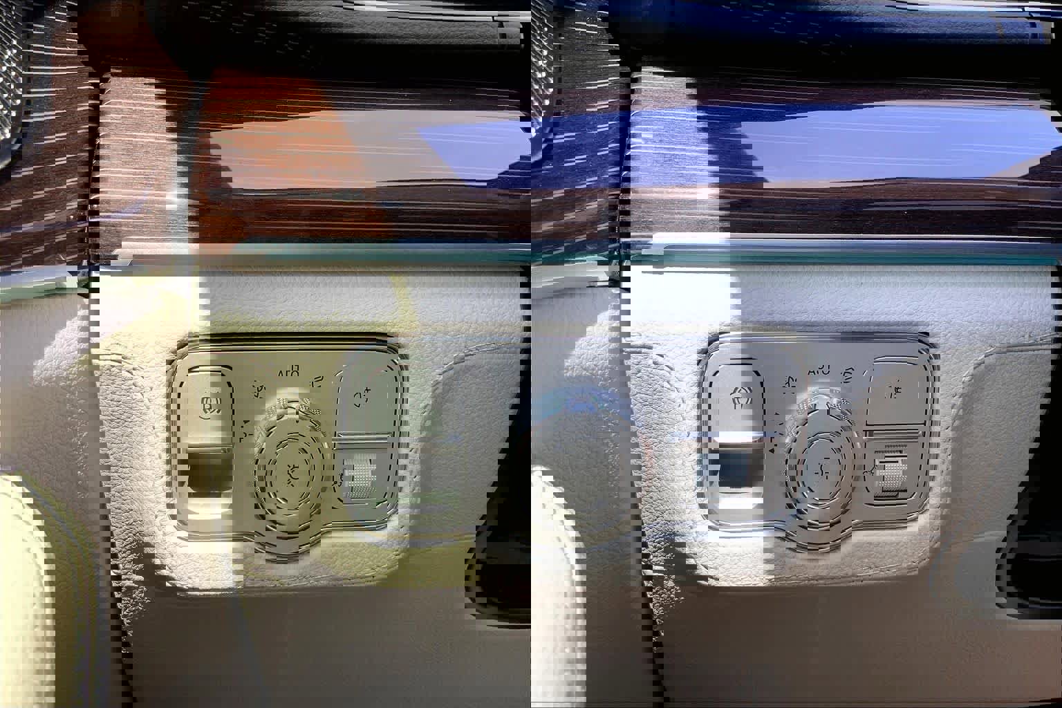 Used 2023 Mercedes-Benz GLS 450 4MATIC image 36