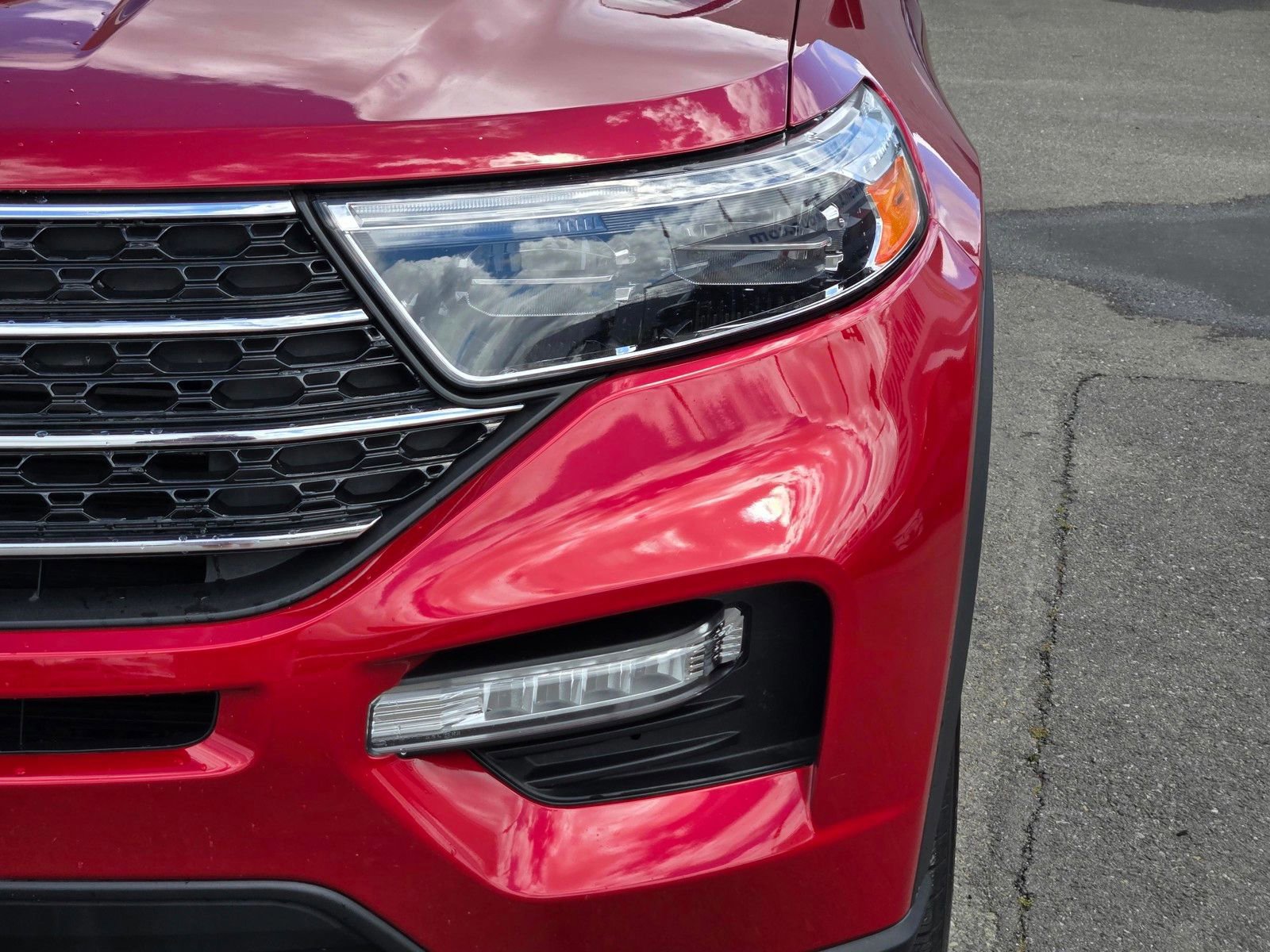 Certified 2024 Ford Explorer XLT w/ Equipment Group 202A AWD/4WD image 11