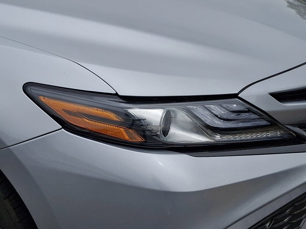 Used 2022 Toyota Camry XSE FWD image 9