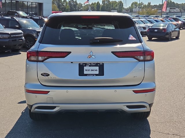 Used 2023 Mitsubishi Outlander SE AWD/4WD image 4