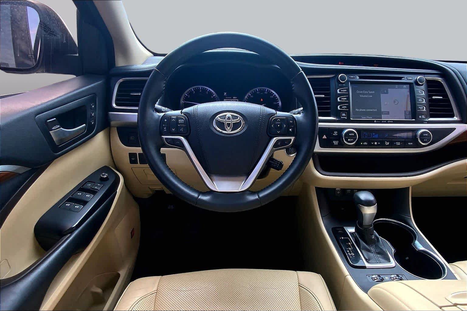 Used 2018 Toyota Highlander Limited w/ Carpet Mat Package (TMS) AWD/4WD image 6