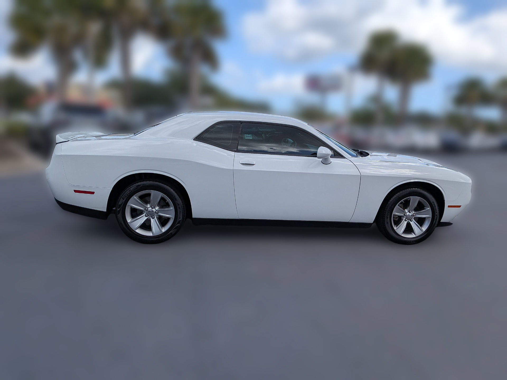 Used 2022 Dodge Challenger SXT RWD image 3