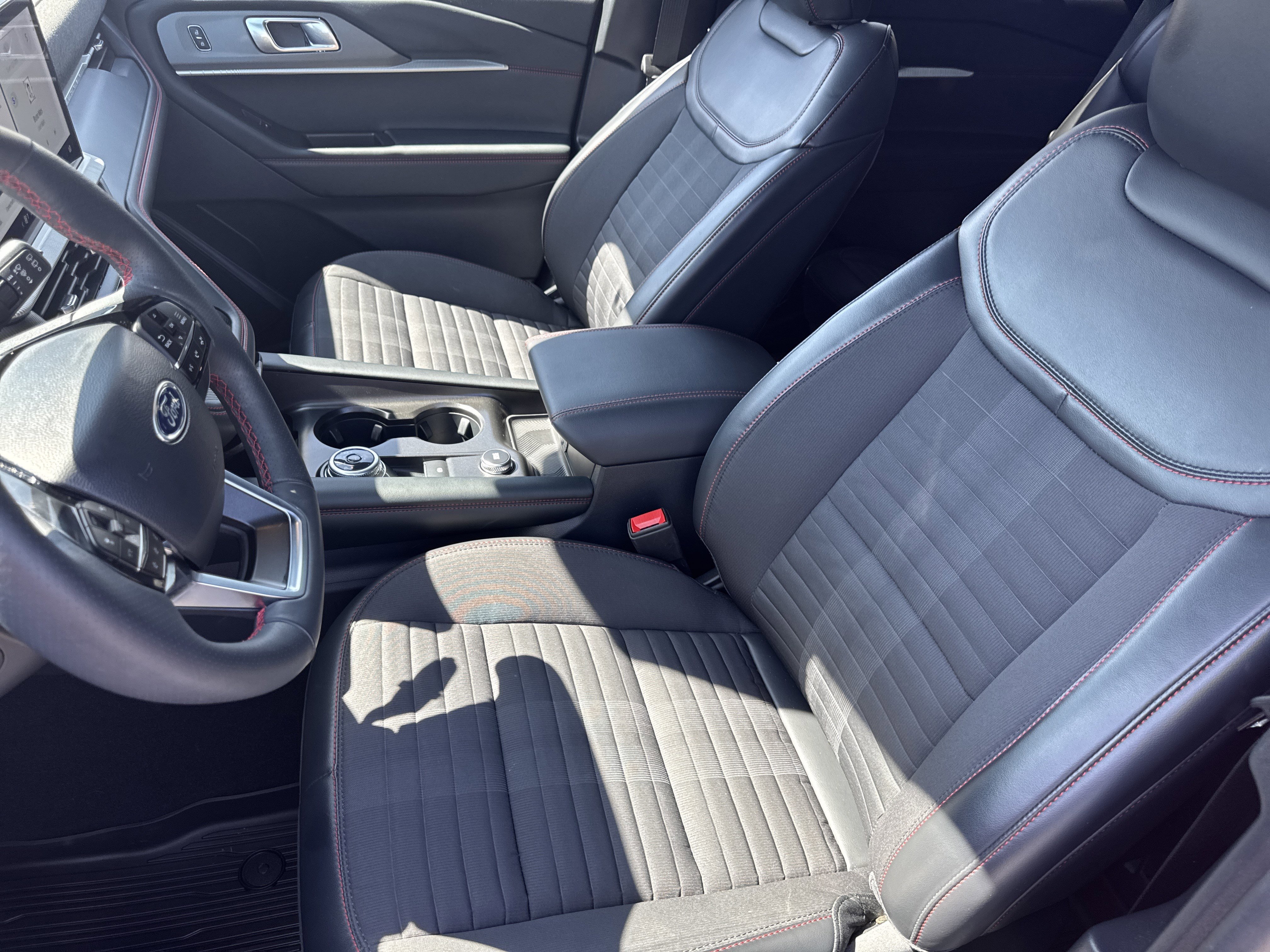 Certified 2025 Ford Explorer ST-Line w/ Premium Package RWD image 9