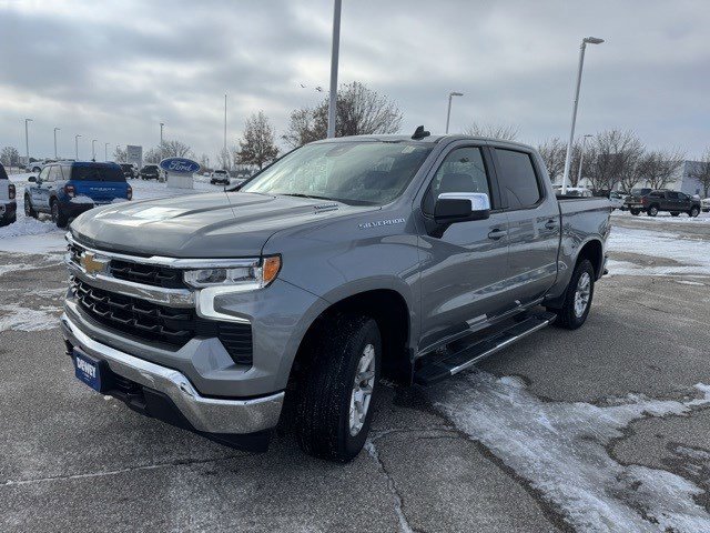 Used 2025 Chevrolet Silverado 1500 LT image 3