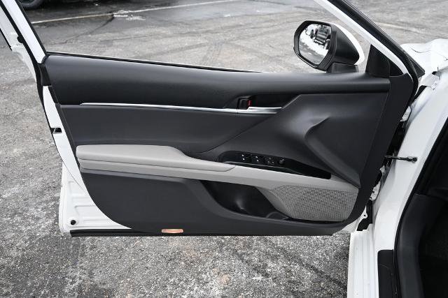 Used 2019 Toyota Camry LE image 18