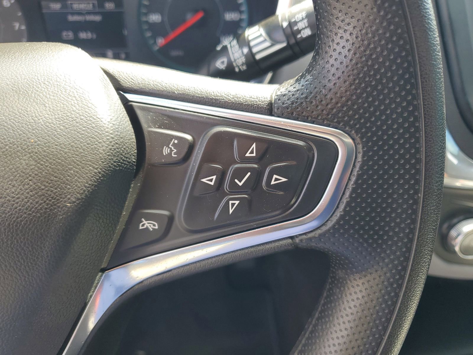 Used 2024 Chevrolet Equinox LS FWD image 19