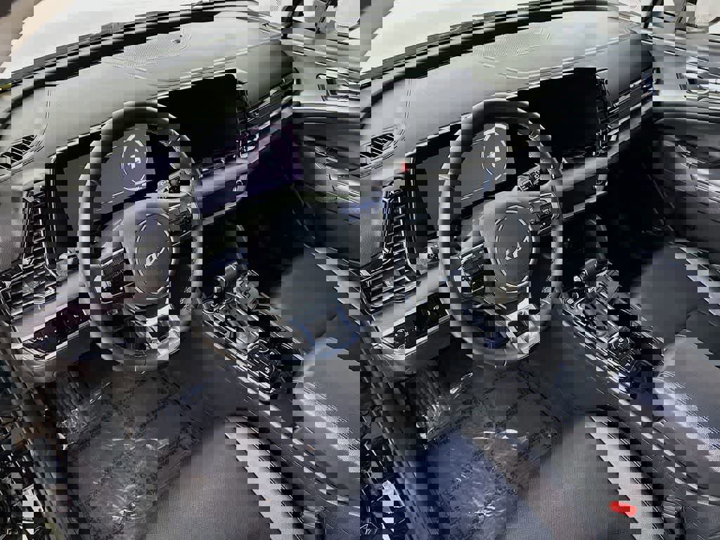 Used 2023 Kia Sportage SX image 9