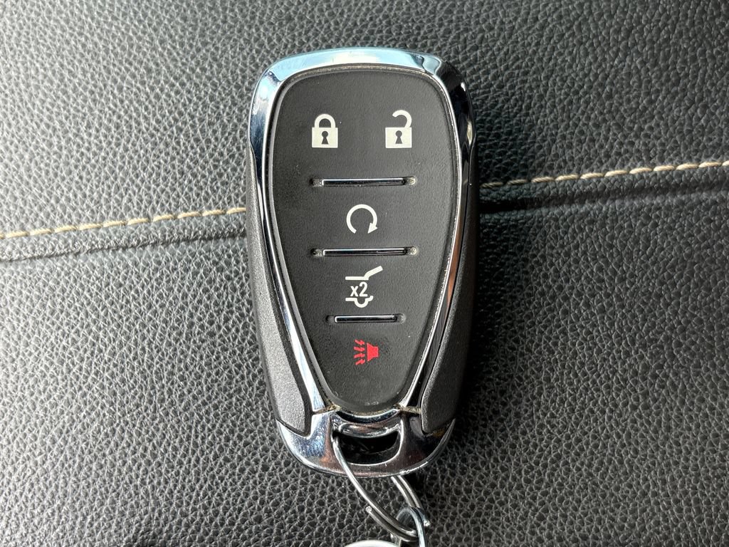 Used 2022 Chevrolet Traverse LT FWD image 33