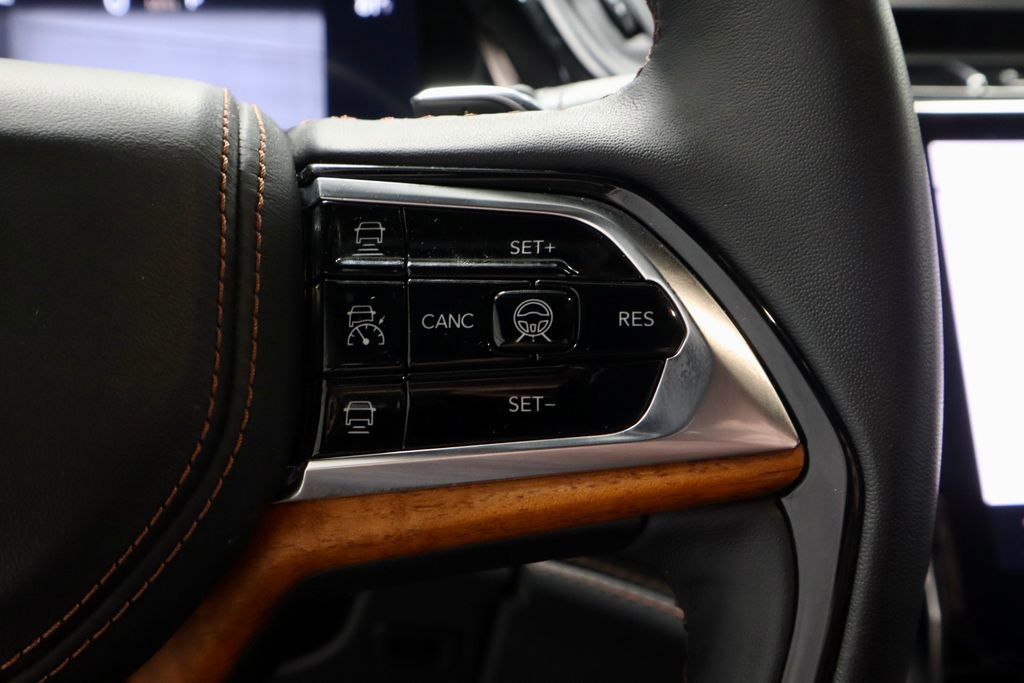 Used 2022 Jeep Grand Cherokee Summit AWD/4WD image 31