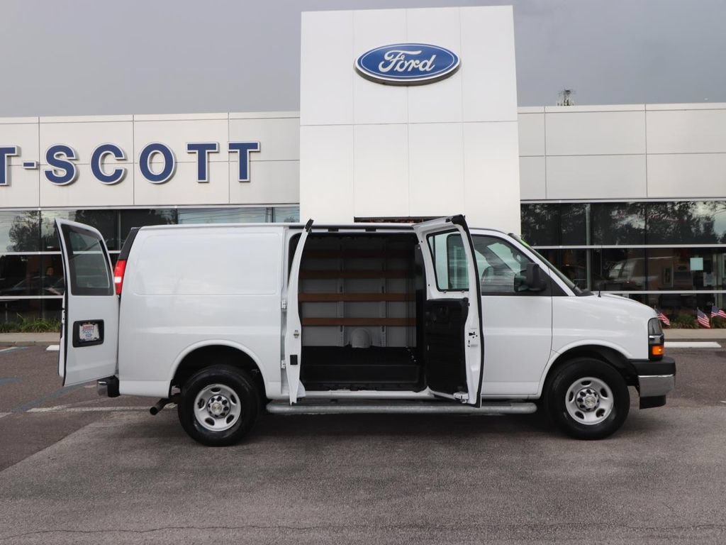 Used 2024 Chevrolet Express 2500 w/ Driver Convenience Package RWD image 17