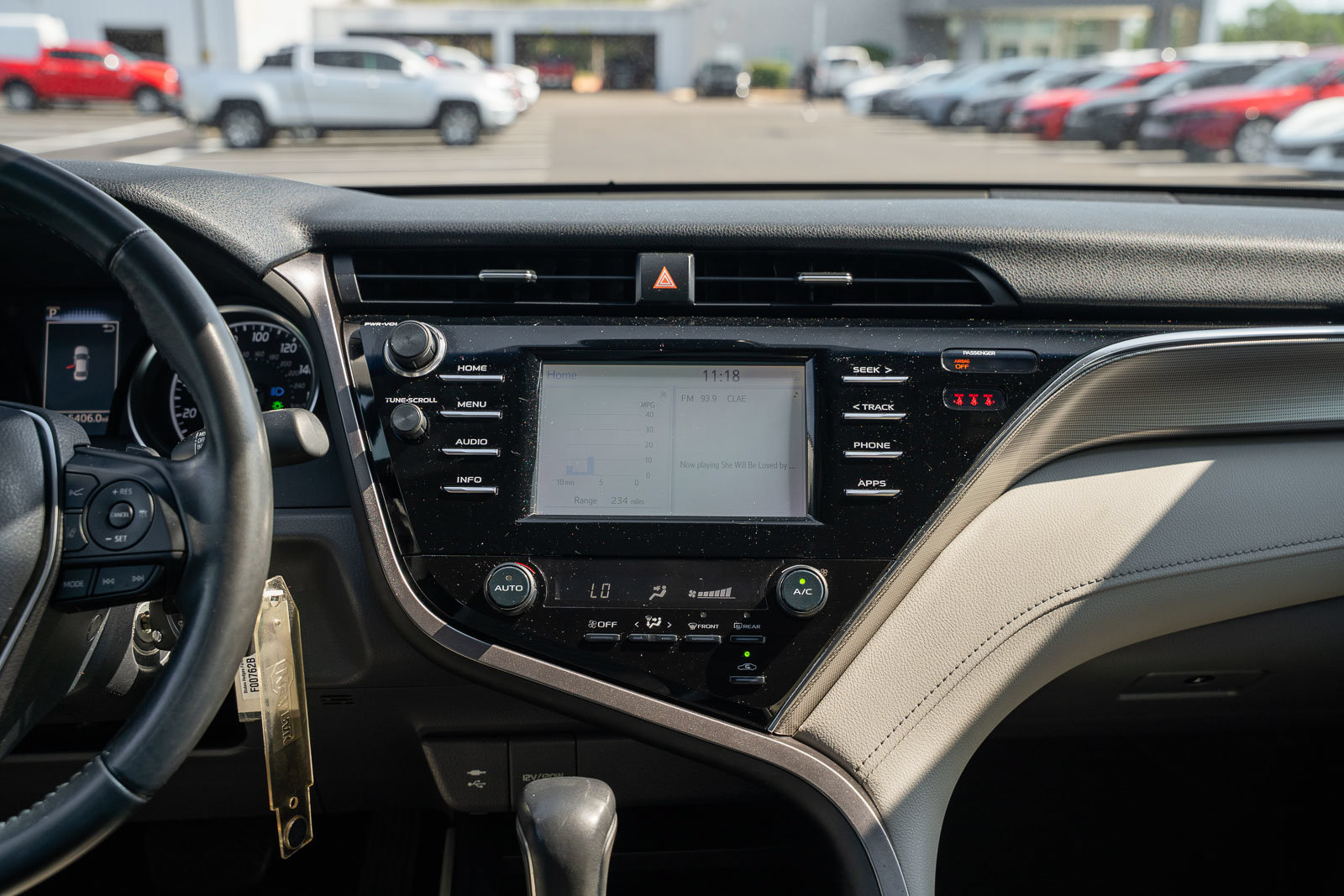 Used 2018 Toyota Camry SE FWD image 30