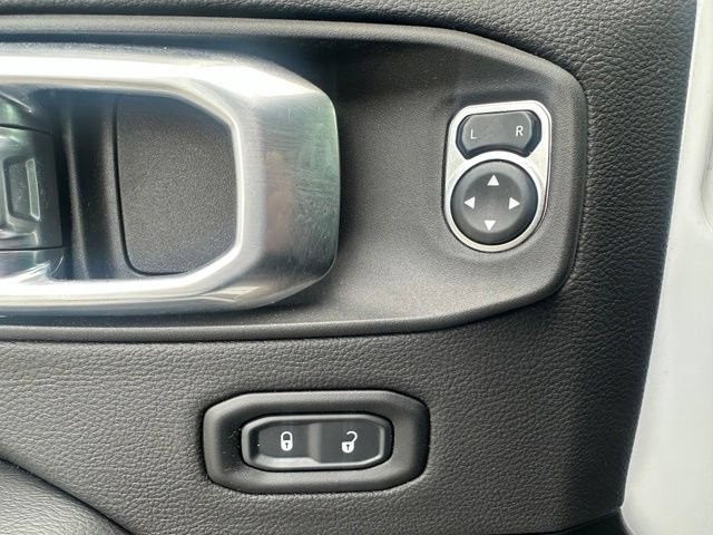 Used 2023 Jeep Gladiator Mojave AWD/4WD image 27