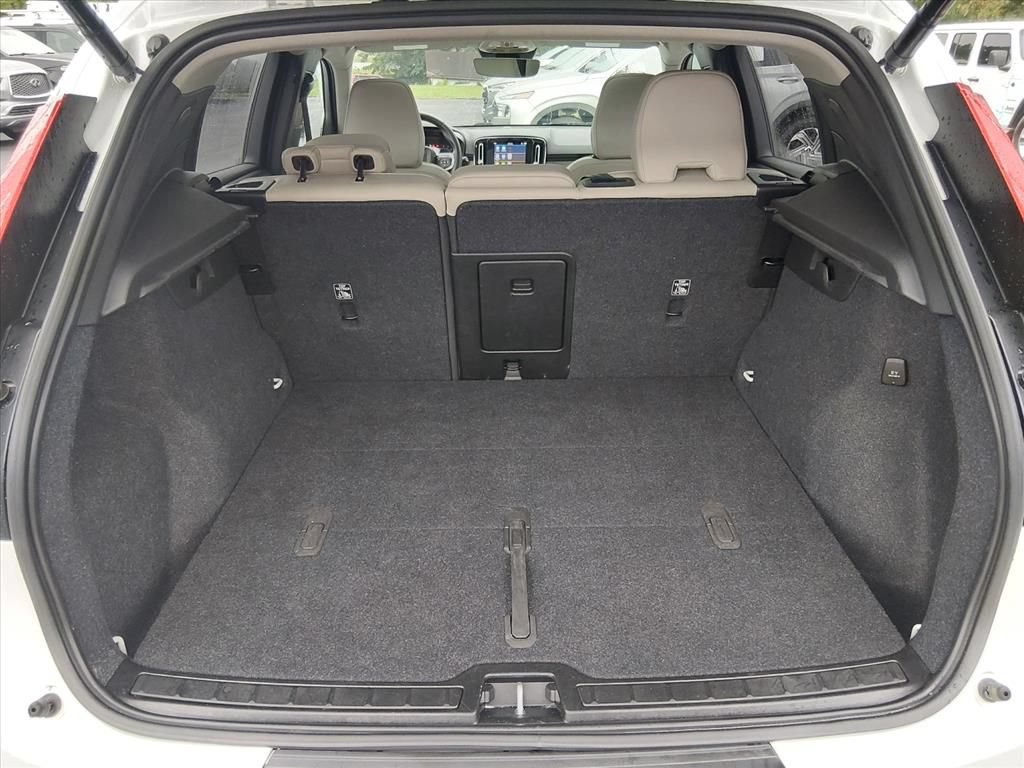 Used 2023 Volvo XC40 B4 Ultimate FWD image 15