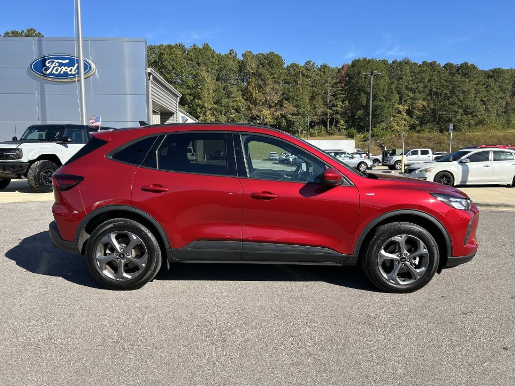 Certified 2025 Ford Escape ST-Line Select AWD/4WD image 2