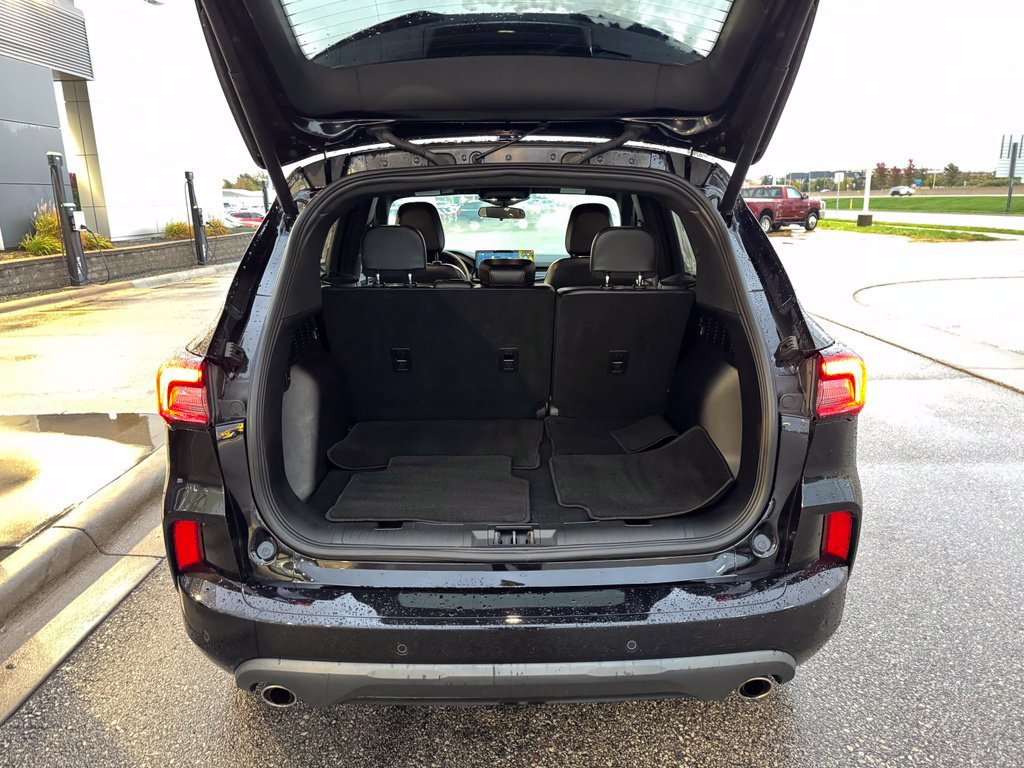 Certified 2024 Ford Escape ST-Line w/ Tech Pack #1 AWD/4WD image 43