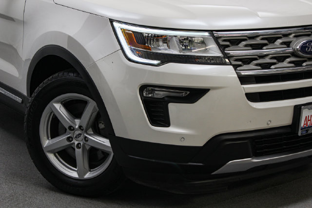 Certified 2018 Ford Explorer XLT w/ Equipment Group 202A FWD image 2