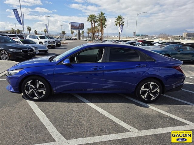 Used 2023 Hyundai Elantra SEL w/ Convenience Package image 2