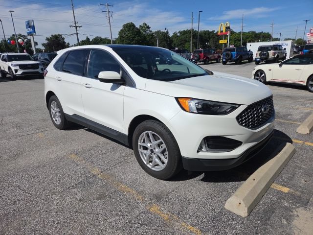 Certified 2024 Ford Edge SEL w/ Convenience Package AWD/4WD image 2