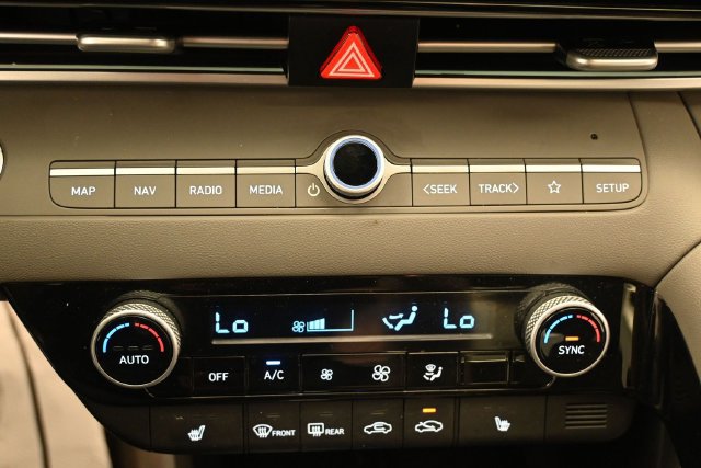 Used 2025 Hyundai Elantra SEL FWD image 13