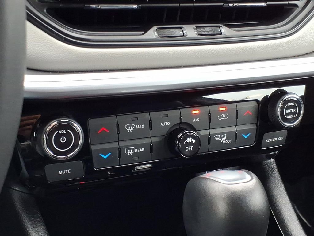 Used 2025 Jeep Compass Limited AWD/4WD image 21