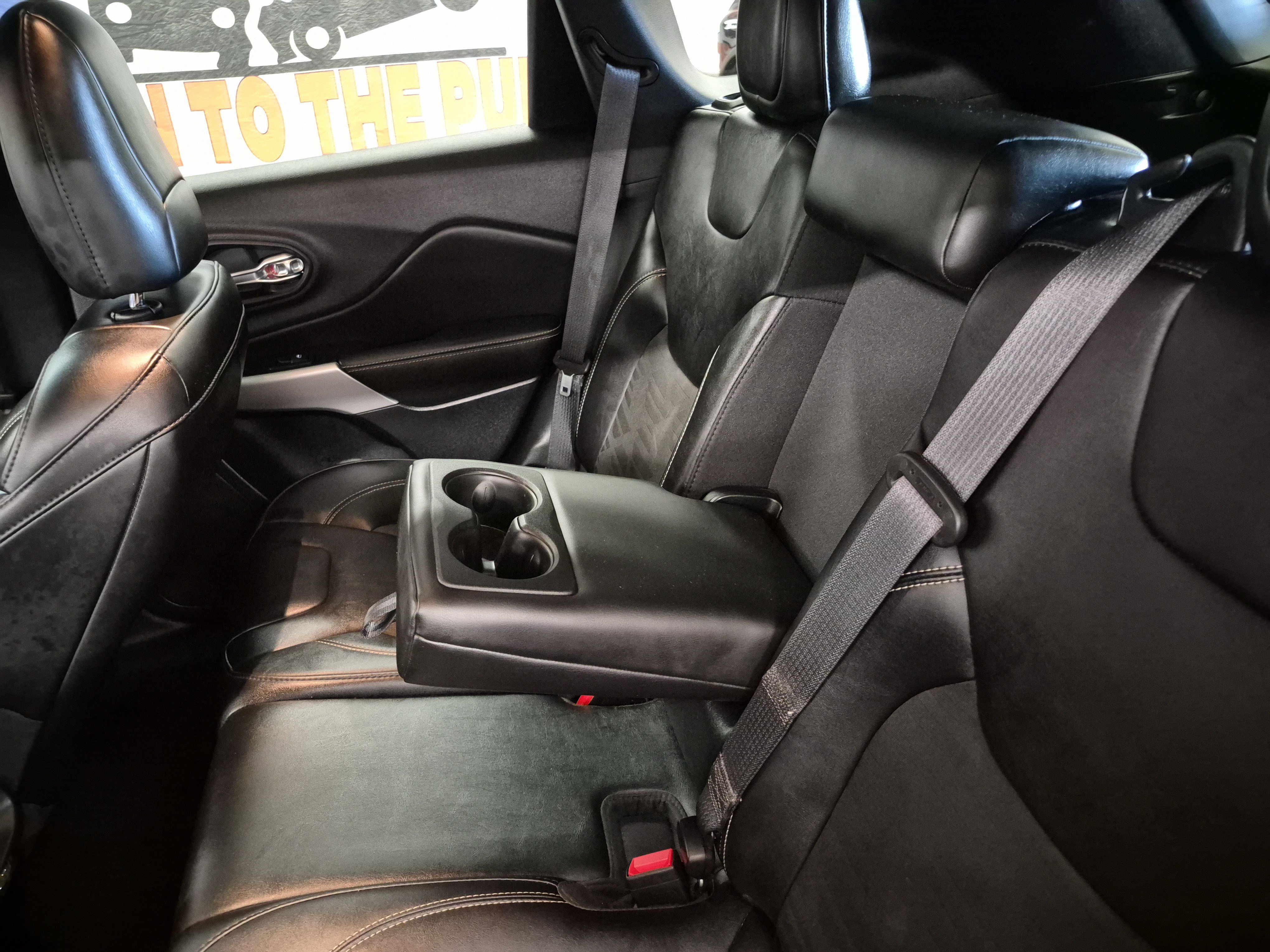 Used 2022 Jeep Cherokee Latitude AWD/4WD image 15