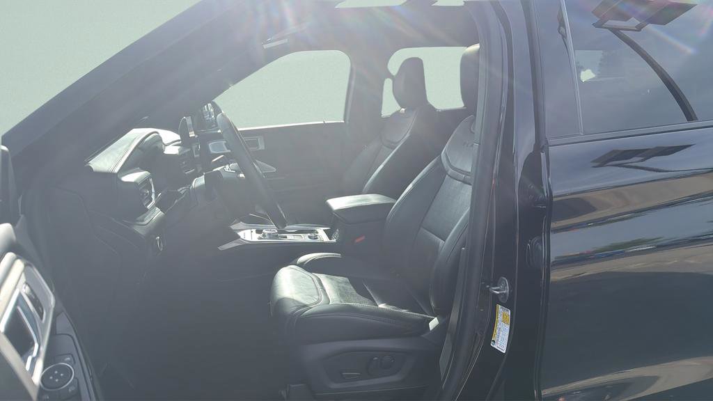 Certified 2023 Ford Explorer Platinum w/ Technology Package AWD/4WD image 38
