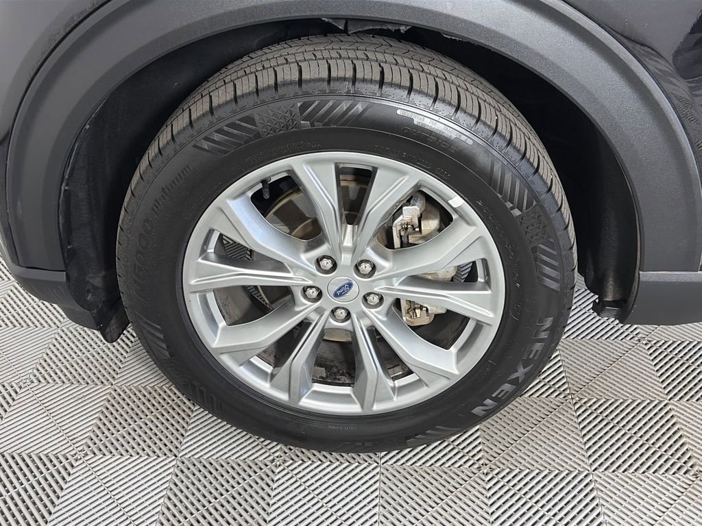 Certified 2023 Ford Explorer Limited w/ Equipment Group 301A AWD/4WD image 8