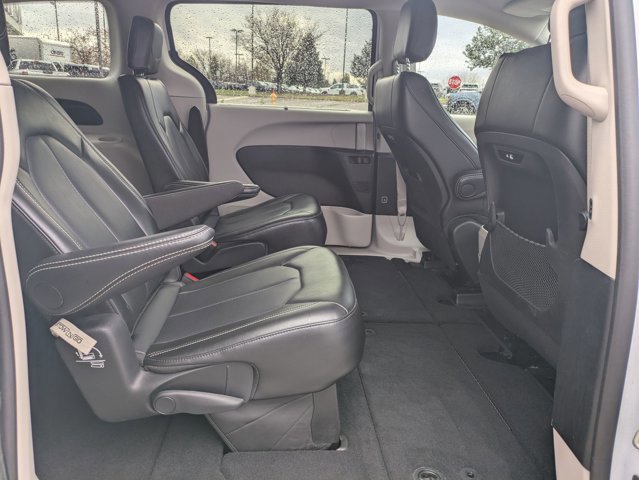 Used 2024 Chrysler Pacifica Touring-L FWD image 20