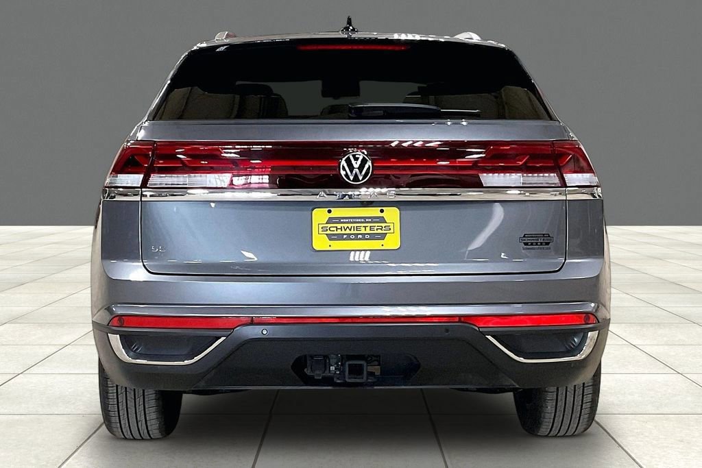 Used 2025 Volkswagen Atlas Cross Sport SE image 3