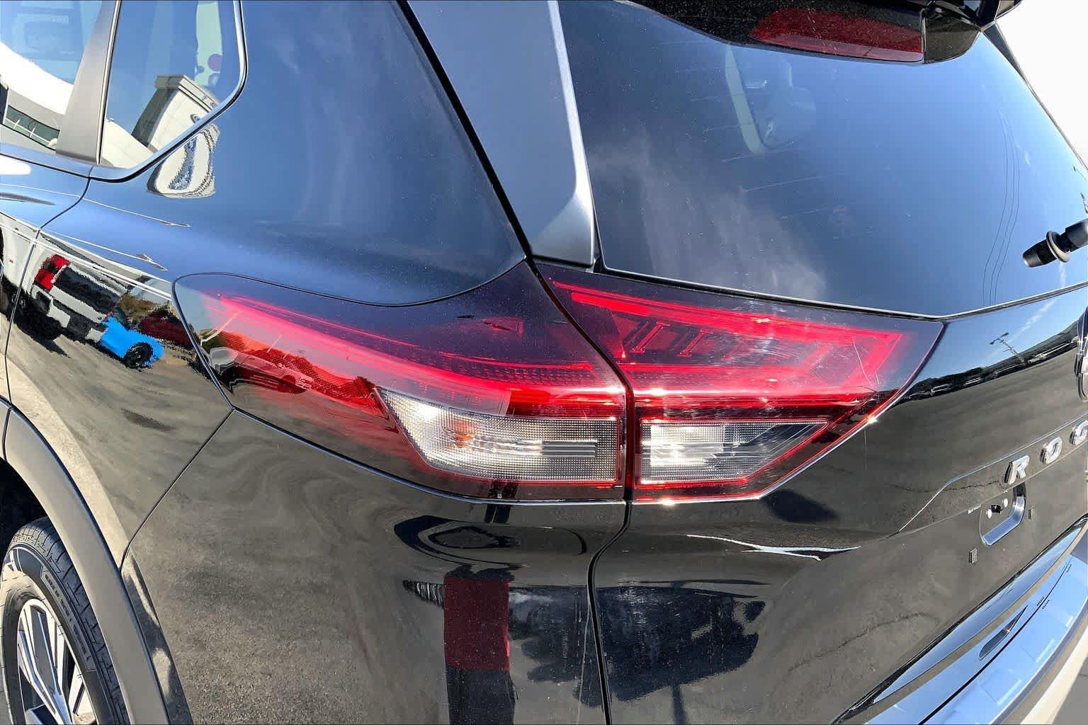 Used 2022 Nissan Rogue SV w/ SV Premium Package FWD image 26