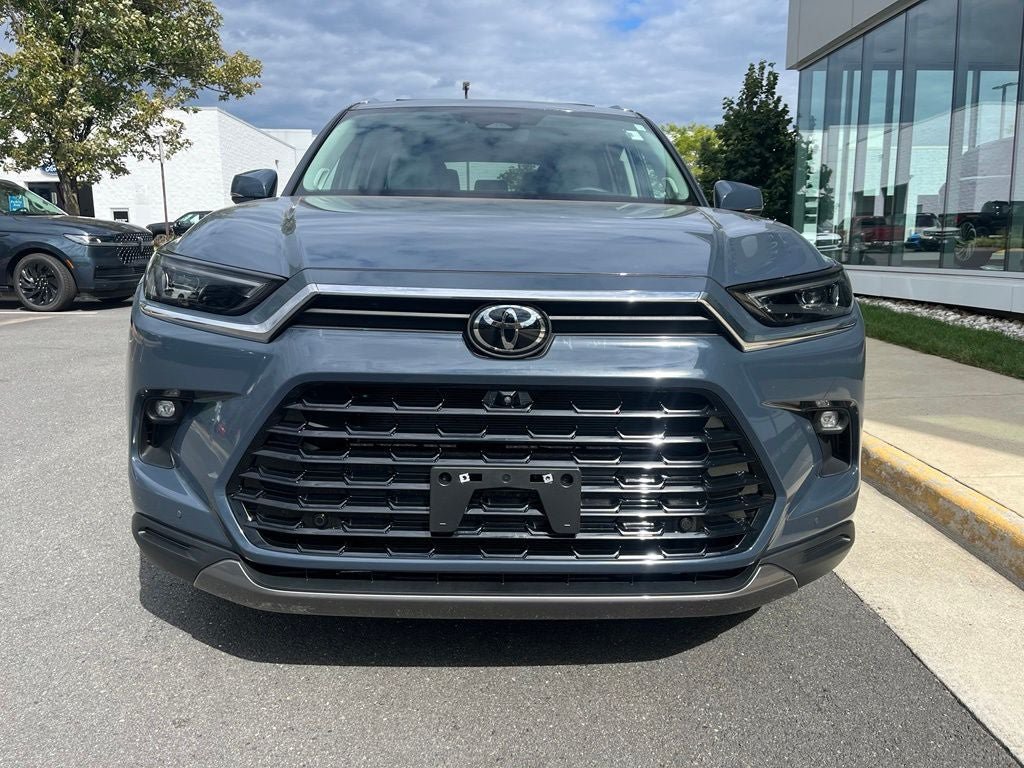 Used 2025 Toyota Grand Highlander FWD image 2