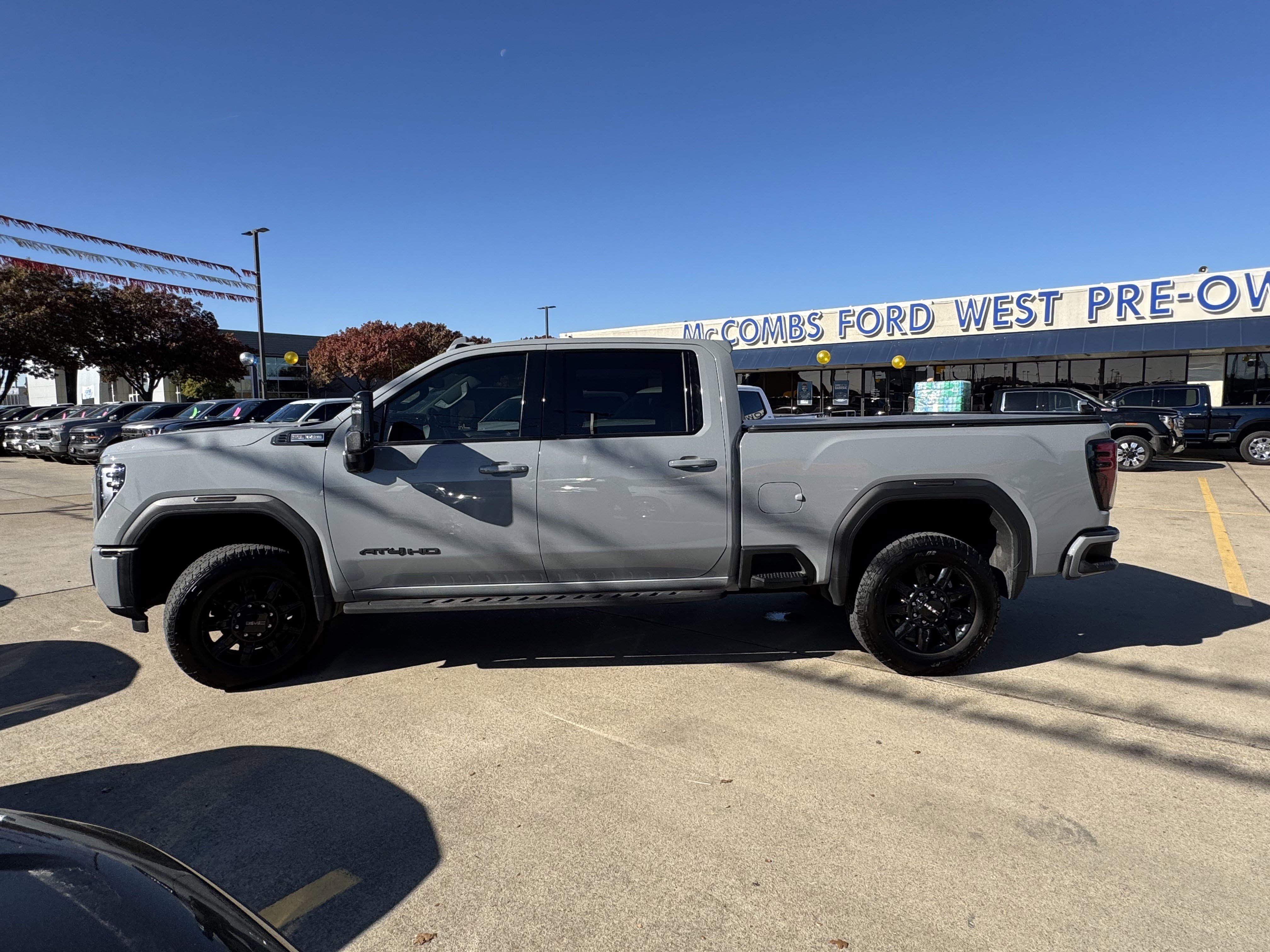 Used 2024 GMC Sierra 2500 AT4 w/ AT4 Preferred Package image 10