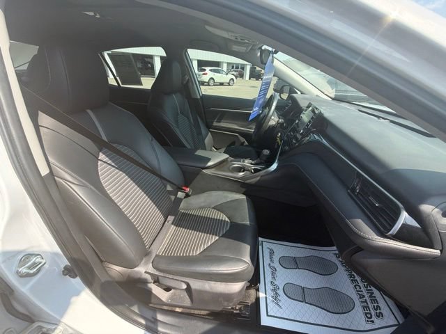 Used 2022 Toyota Camry SE FWD image 13