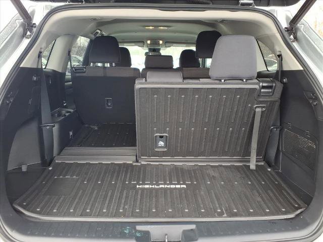 Used 2023 Toyota Highlander LE image 26