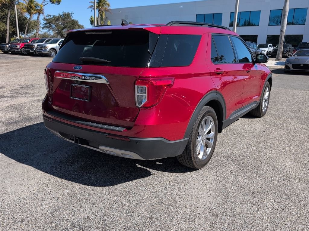 Certified 2024 Ford Explorer XLT w/ Equipment Group 202A image 3