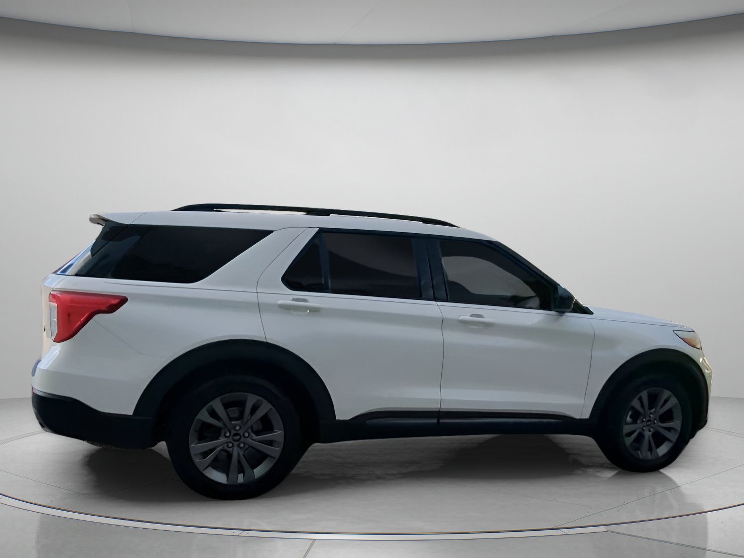 Certified 2022 Ford Explorer XLT w/ Equipment Group 202A RWD image 30
