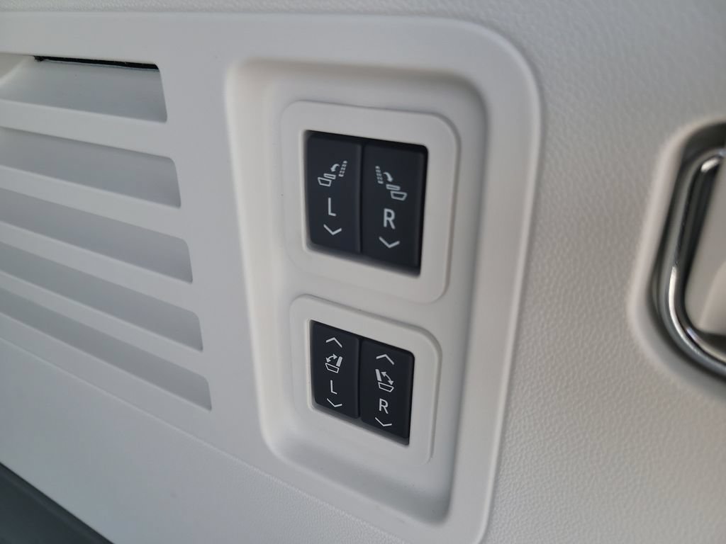 Used 2025 GMC Acadia Denali w/ LPO, Floor Liner Package FWD image 10
