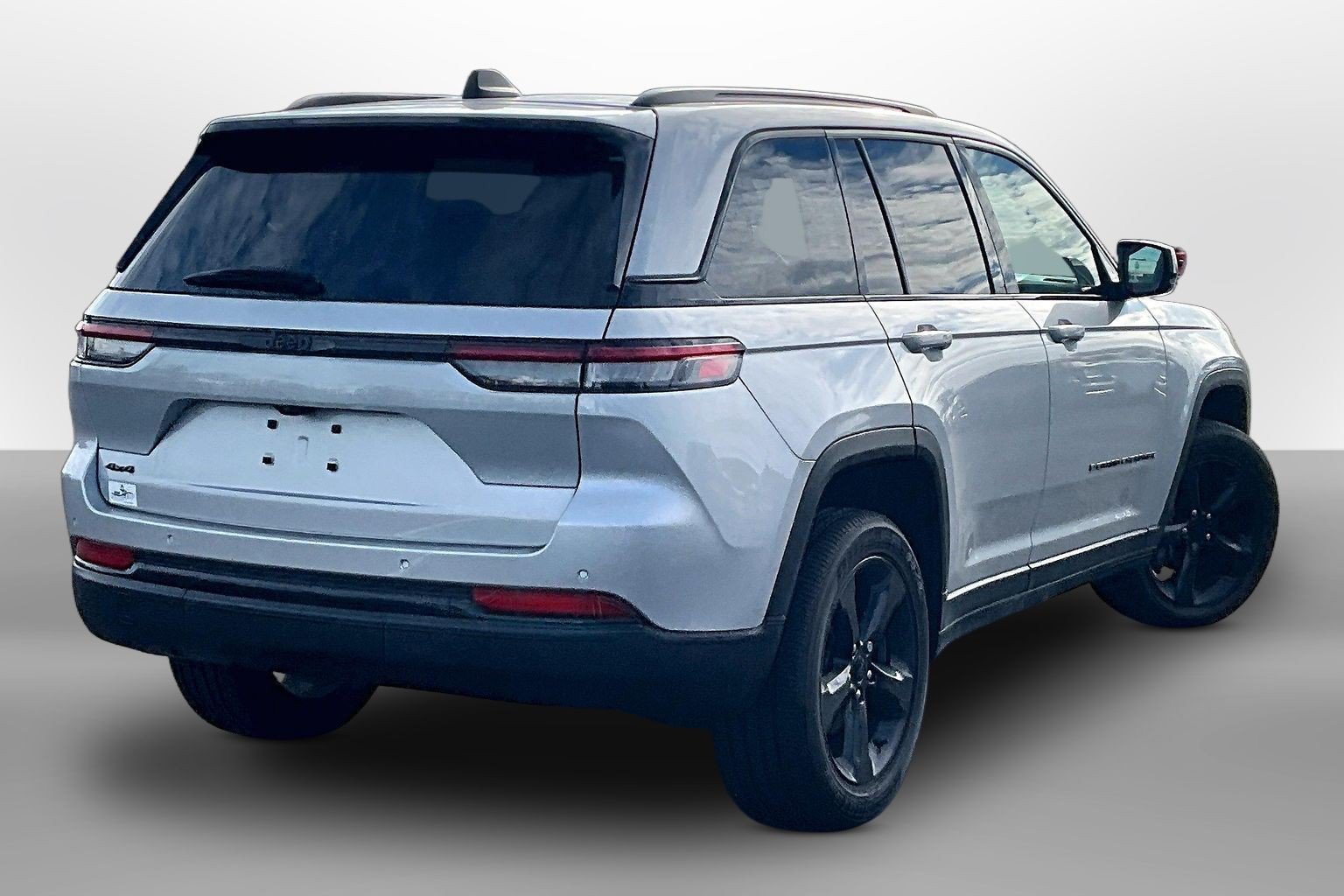 Used 2024 Jeep Grand Cherokee Altitude AWD/4WD image 11