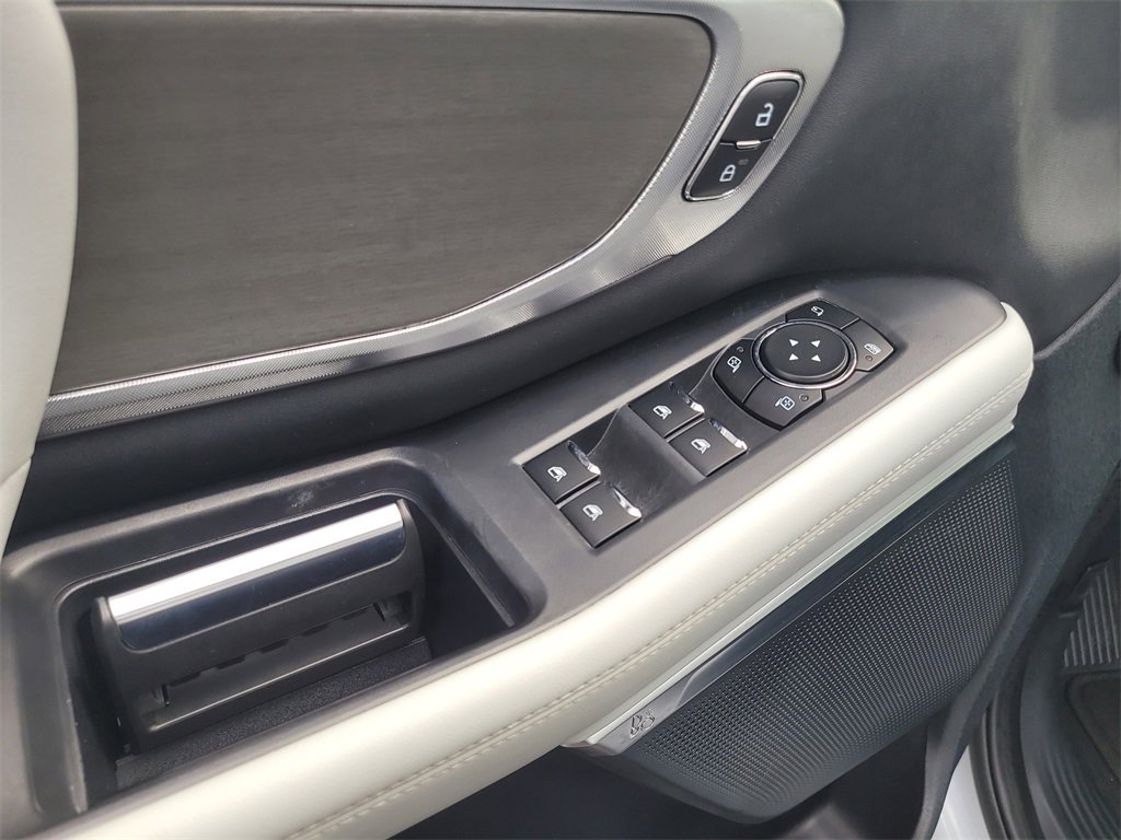 Certified 2025 Ford Expedition Platinum image 18